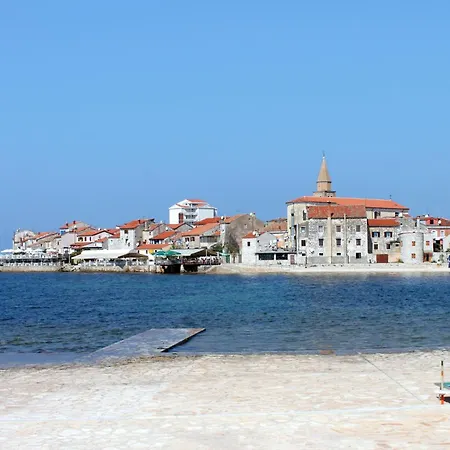 Apartamento With A Parking Space - 22813 Umag